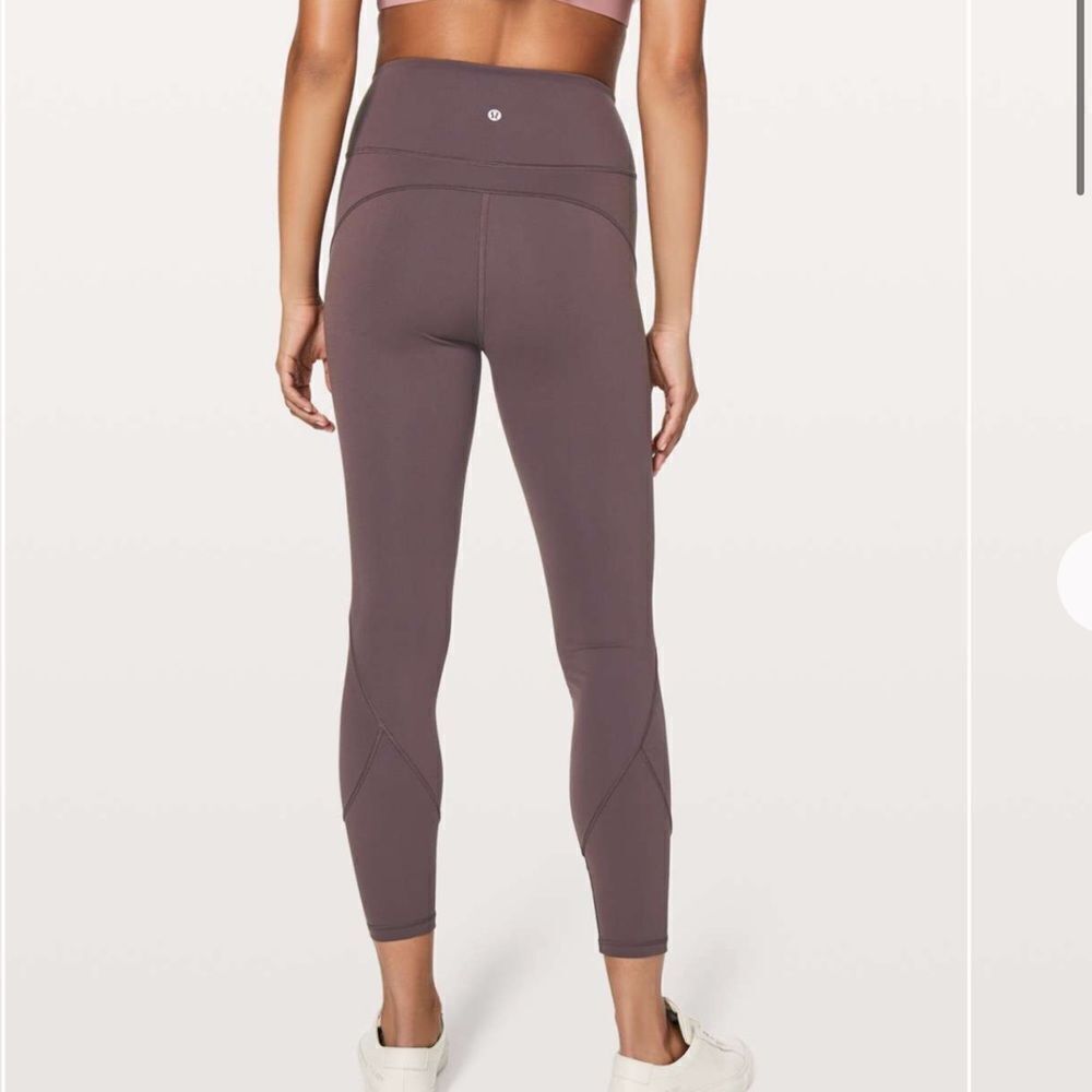Lululemon In Movement 7/8 Tight *Everlux 25"
Vintage Grape
